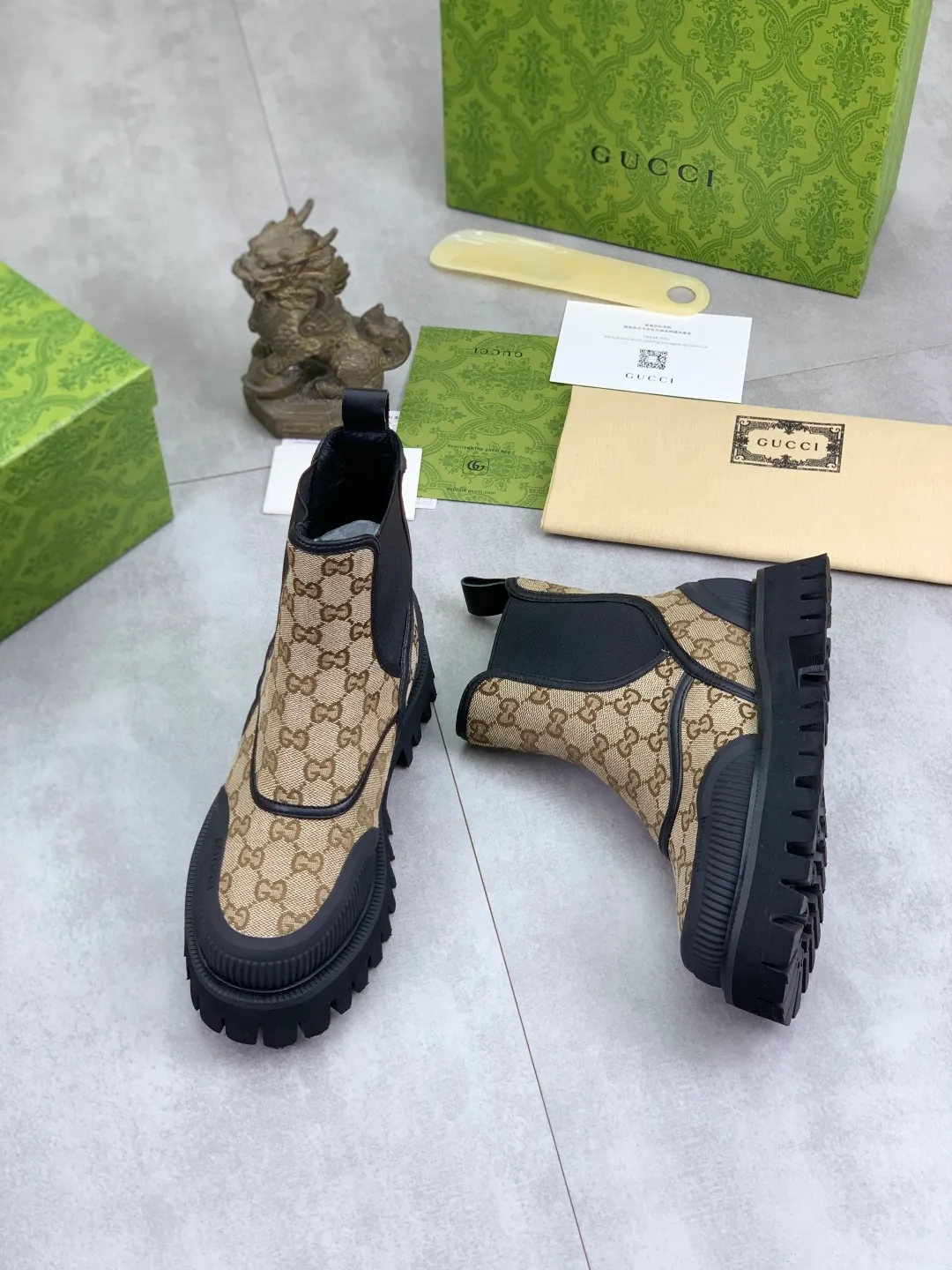 Men's Men's Shoes 💰P500 💰【New Style】 Gucci lazy slip-on couple 🧑‍🤝‍🧑 style high-top leather shoes hot selection (Gucci GUCCI) official website latest Gucci lazy 🎁 leather shoes, hot style 💥 style is simple and elegant, exclusive for trendy men. Unique official website latest brand original double G pressure Floral elements👑Original Gucci decoration, fashionable and elegant, the fabric is original calfskin with double G denim✅fully imported soft sheepskin lining, the official website specifies wear-resistant lightweight foam business outsole, the classic model is taken in real life🎬Number of yards: 36-46 Various colors available